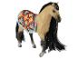 Un jouet de cheval avec une couverture colorée.