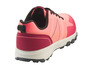 Une chaussure de sport rose et rouge avec des lacets noirs.