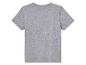 Un t-shirt gris à manches courtes.