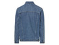 Une veste en jean bleue.