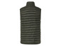 Un gilet matelassé sans manches de couleur vert foncé.