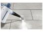Nettoyeur vapeur nettoyant un sol en carrelage.