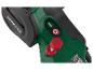 Détail d'un outil électrique vert et noir avec des boutons de commande et un réglage rouge.