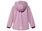 Une veste softshell rose à capuche pour enfants.