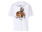 T-shirt blanc avec un imprimé graphique d'un joueur de basket-ball et le texte « G.O.A.T. »