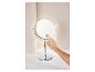 Miroir de maquillage lumineux sur pied, design moderne.