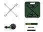 Kit d'outils de voiture: clé en croix, manomètre de pneus, lampe de poche et jauge de profondeur de bande de roulement.