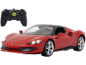 Voiture télécommandée rouge avec phares allumés et télécommande.