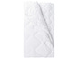 Une couette blanche avec un motif en losange matelassé.