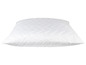 Un oreiller blanc avec un motif matelassé.
