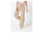 Pantalon large beige pour femme.