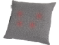 Coussin de massage gris avec quatre zones de chaleur lumineuses rouges.