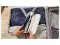 Une brosse à dents électrique et des têtes de brosse de rechange dans une valise.