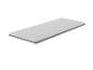Un matelas blanc avec une bordure grise.