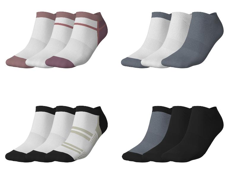 Lot de 12 paires de chaussettes de sport en blanc, gris, noir et rose.