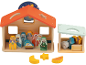 Crèche en bois avec personnages et animaux, plus formes décoratives.