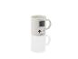 Une tasse blanche avec un design Game Boy.