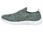 Chaussures de sport slip-on vertes en tricot avec semelle blanche.