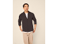 Gilet en maille gris foncé pour homme avec fermeture éclair sur un t-shirt blanc