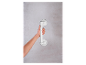 Une main tient une barre d'appui blanche à ventouses.