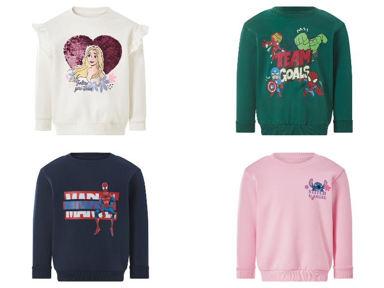 Quatre sweats pour enfants : blanc avec une princesse, vert avec des super-héros, bleu marine avec Spider-Man, rose avec Stitch.