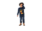 Garçon souriant en pull de Noël bleu marine avec renne, jean et bottes.