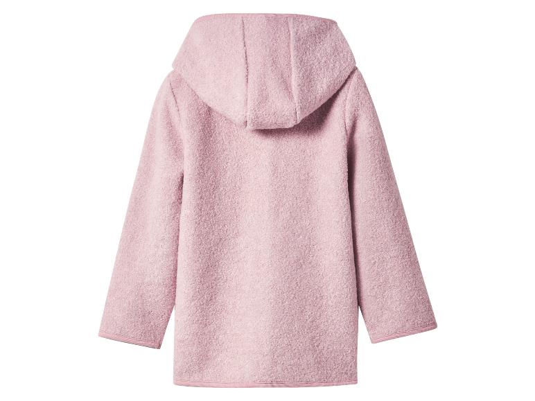 Manteau en laine rose avec capuche, vue arrière.