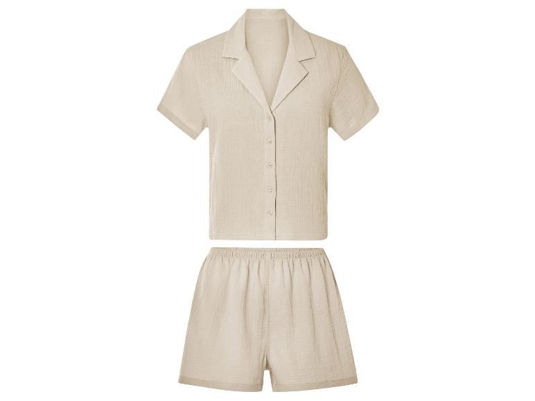 Ensemble short et chemisier beige en tissu mousseline.