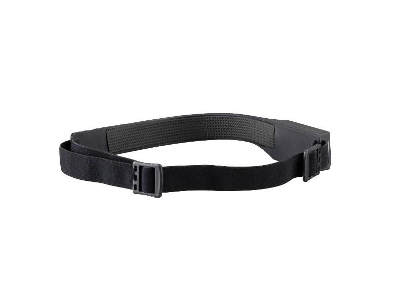 Ceinture noire avec boucle en plastique et section texturée.