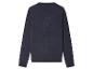 Un pull bleu marine à manches longues.