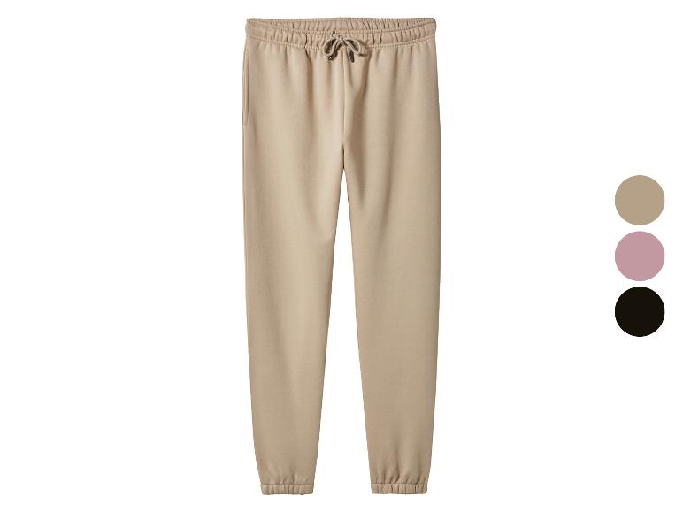 Pantalon de survêtement beige avec cordon de serrage, avec options de couleur rose et noire.