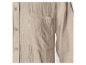 Chemise beige en coton avec poche et boutons.