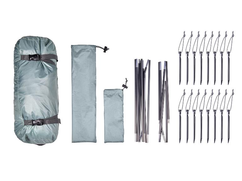 Sac de couchage, bâche et piquets de tente : équipement de camping.