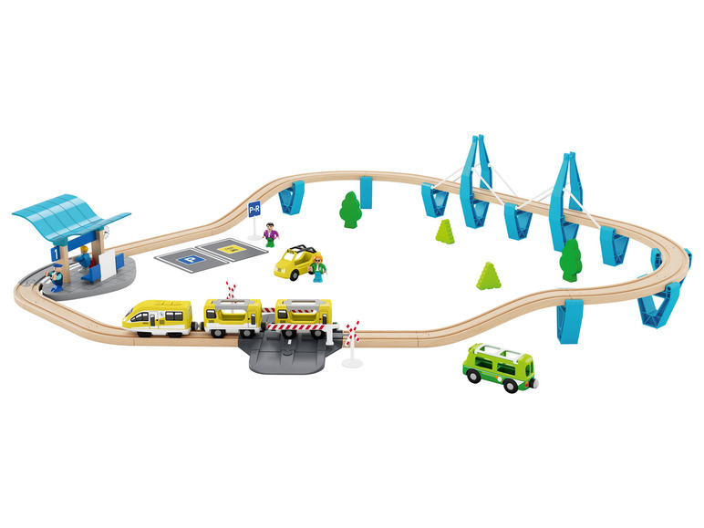 Un train en bois avec un pont, une gare et une voiture.