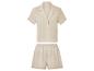 Ensemble short et chemisier beige en tissu mousseline.
