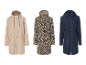 Trois imperméables : beige, léopard et bleu marine.