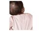 Arrière de la tête de bébé et chemise rose à boutons-pression.