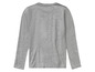 Un t-shirt gris à manches longues.