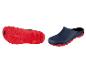 Sabots bleus avec semelles rouges de Parkside.