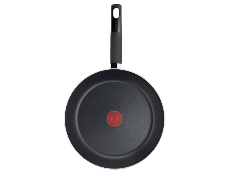 Poêle noire avec indicateur de chaleur rouge au centre.