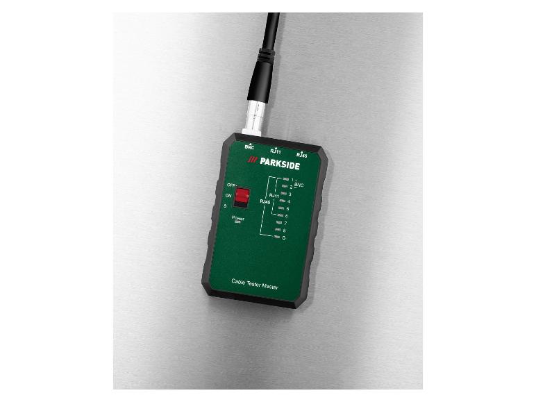 Testeur de câbles vert avec connexions BNC, RJ11 et RJ45, avec interrupteur marche/arrêt.