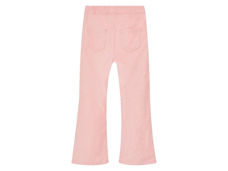 Un pantalon rose à pattes d'éléphant