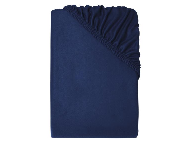 Drap-housse bleu foncé avec élastique aux coins.