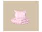 Parure de lit rayée rose et blanche, avec oreiller et couette pliée.