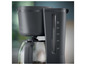 Une cafetière noire avec une carafe en verre.