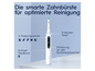 Une brosse à dents électrique Oral-B blanche avec plusieurs modes de brossage et une minuterie.