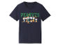 T-shirt bleu marine à manches courtes avec un motif des Peanuts jouant au baseball.