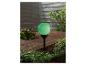 Lampes solaires sphériques vertes pour jardin.