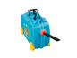 Une valise bleue avec des roues, une poignée et un motif Peppa Pig.