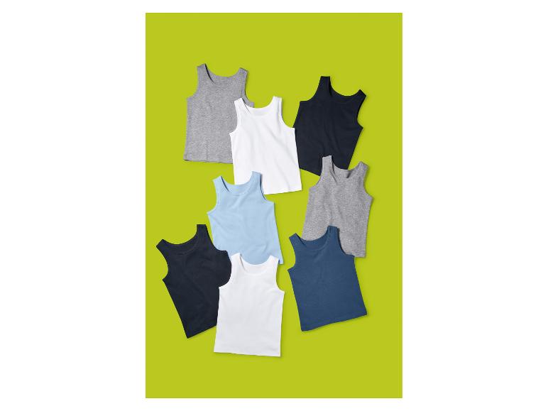 Neuf débardeurs colorés pour enfants, incluant blanc, bleu, gris et bleu marine.